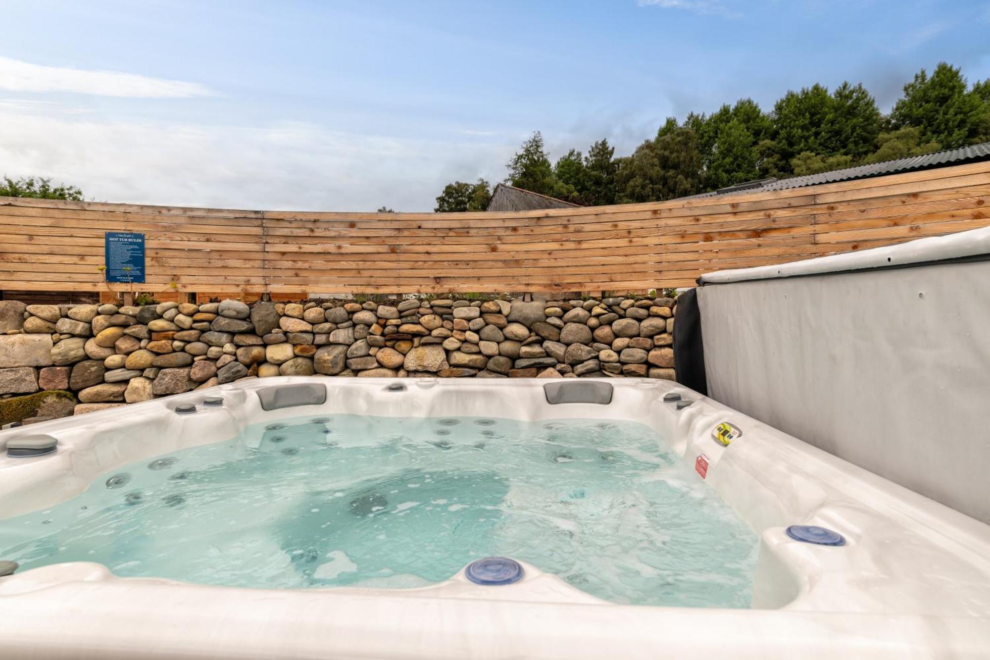 Alba - Charming Boutique Forest View Cabin With Hot Tub In Ballater Ngoại thất bức ảnh